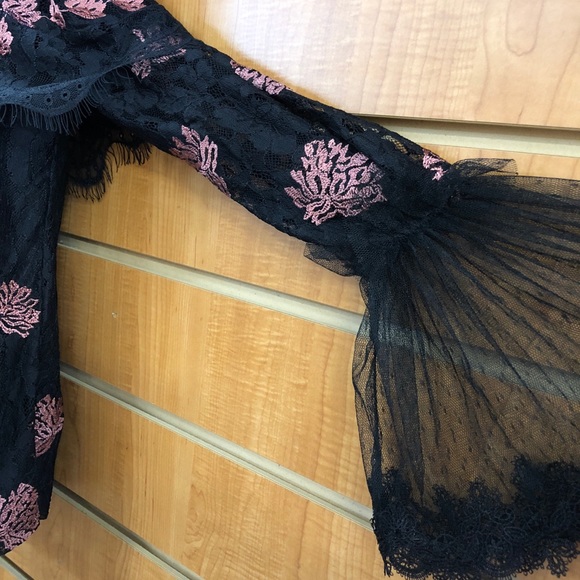 Adiva Off the Shoulder Lace Bell Sleeve Top - Picture 7 of 8